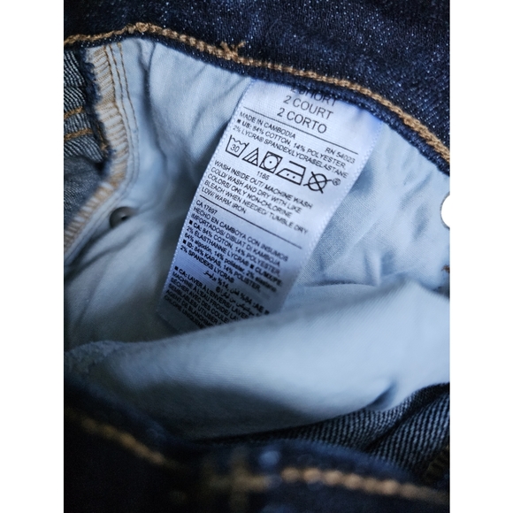 Old Navy (Petite) | Dark Wash Curvy Straight Leg Jeans - Picture 8 of 10